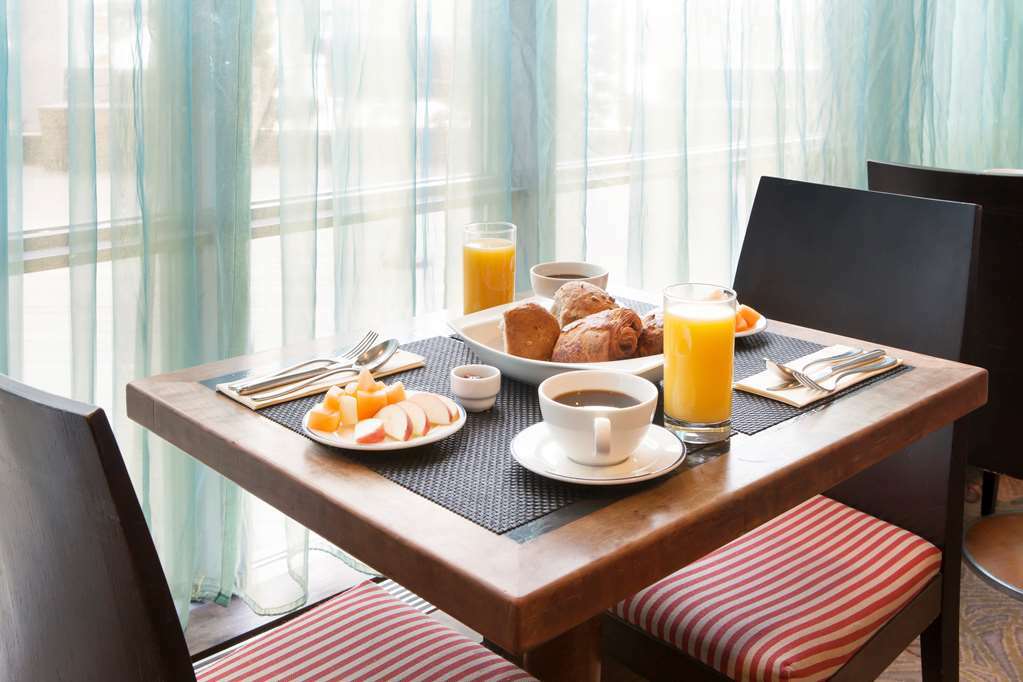 Radisson Blu Airport Hotel, Oslo 4* Garder